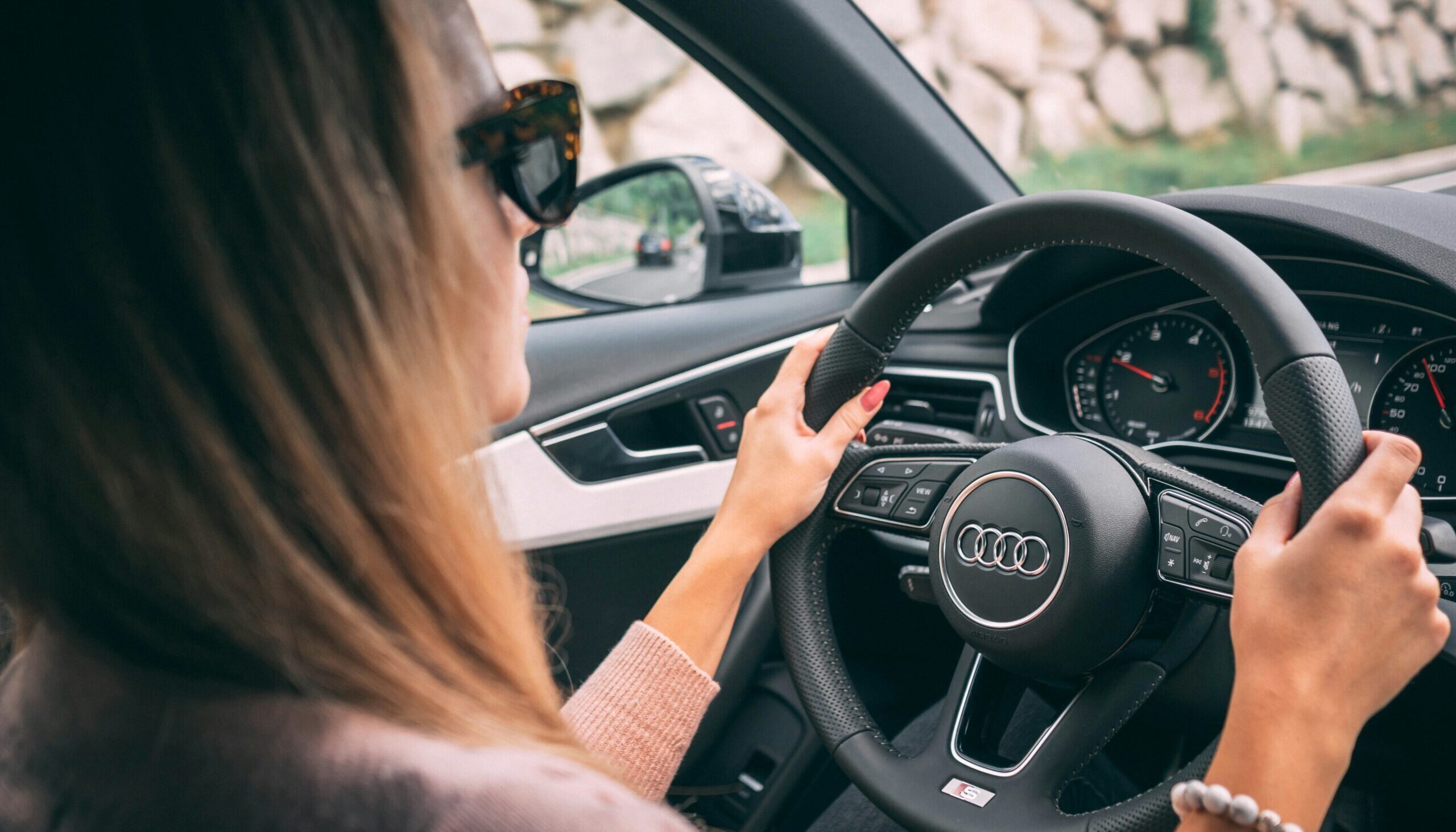 Préparer son permis de conduire : les meilleures façons de réussir son examen.